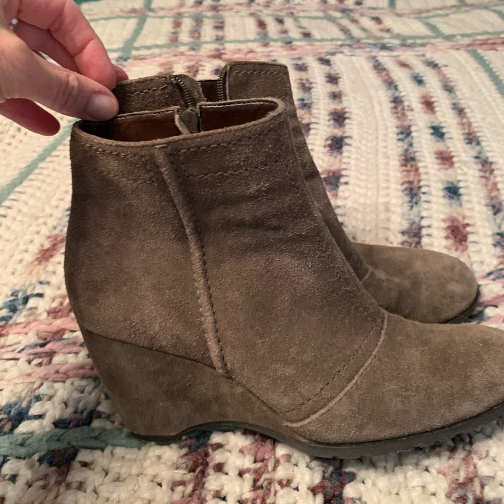 Franco Sarto ankle suede green tint wedge boots size 7
